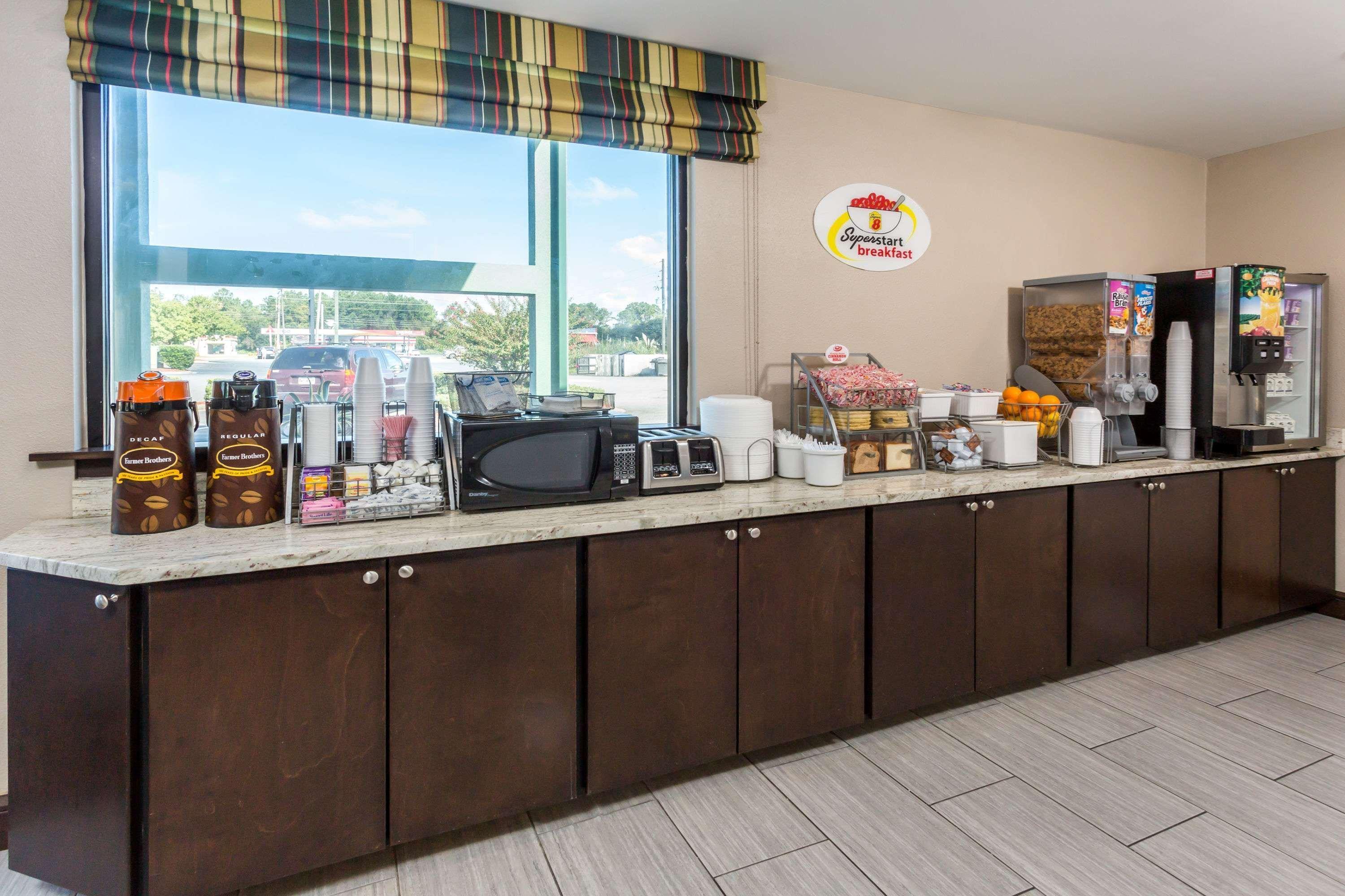 Super 8 By Wyndham Valdosta Ga I-75 Hotell Eksteriør bilde